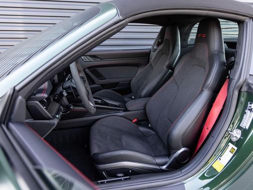 Oak Green Metallic Neo 2026 Porsche 911 Targa 4 GTS