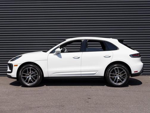 2025 Porsche Macan Base