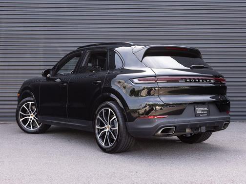 Chromite Black Metallic 2024 Porsche Cayenne Cayenne