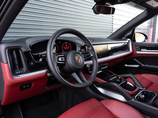 Chromite Black Metallic 2024 Porsche Cayenne Cayenne