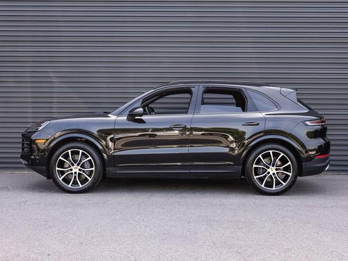 Chromite Black Metallic 2024 Porsche Cayenne Cayenne