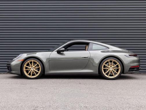 Aventurine Green Metallic 2024 Porsche 911 Carrera