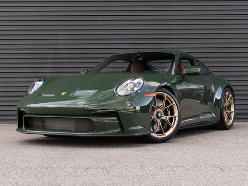 Paint to Sample: Underberggreen 2022 Porsche 911 GT3