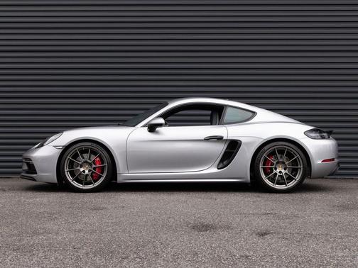 GT Silver Metallic 2022 Porsche 718 Cayman GTS 4.0