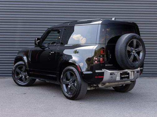 Santorini Black Metallic 2022 Land Rover Defender 90 S