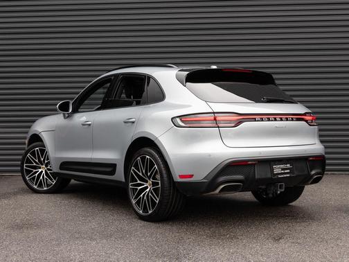 Dolomite Silver Metallic 2025 Porsche Macan Macan