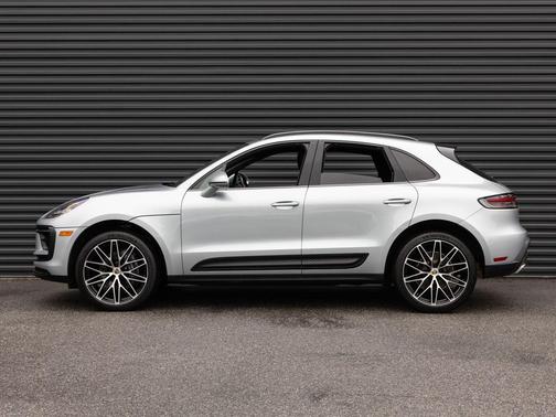 Dolomite Silver Metallic 2025 Porsche Macan Macan