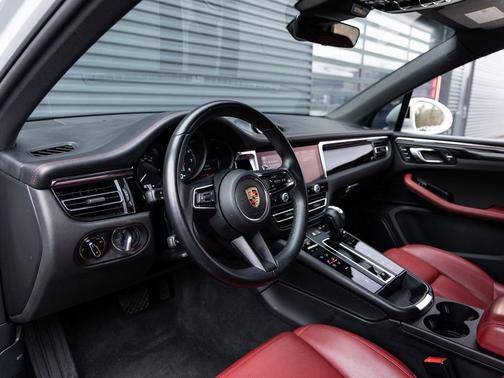 2024 Porsche Macan Base