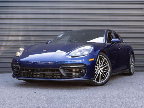 Gentian Blue Metallic 2022 Porsche Panamera 4S