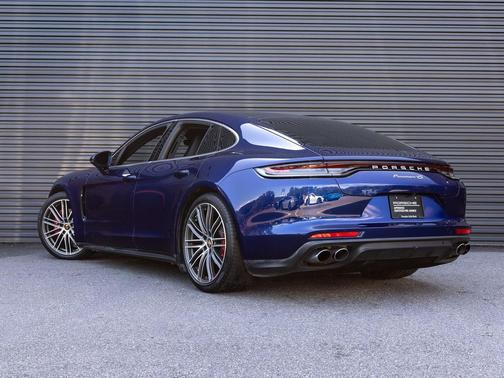 Gentian Blue Metallic 2022 Porsche Panamera 4S