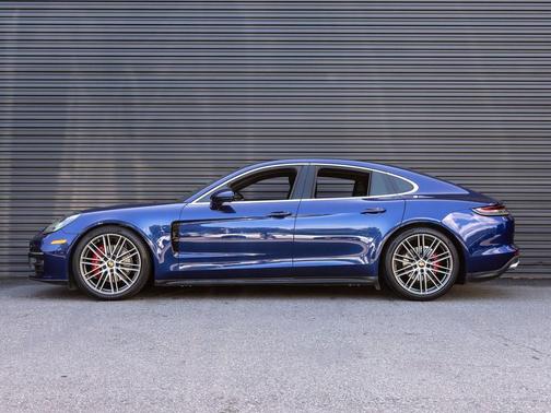 Gentian Blue Metallic 2022 Porsche Panamera 4S