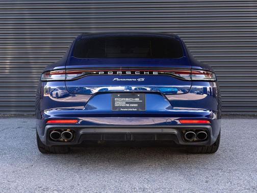 Gentian Blue Metallic 2022 Porsche Panamera 4S
