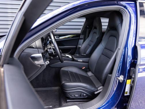 Gentian Blue Metallic 2022 Porsche Panamera 4S
