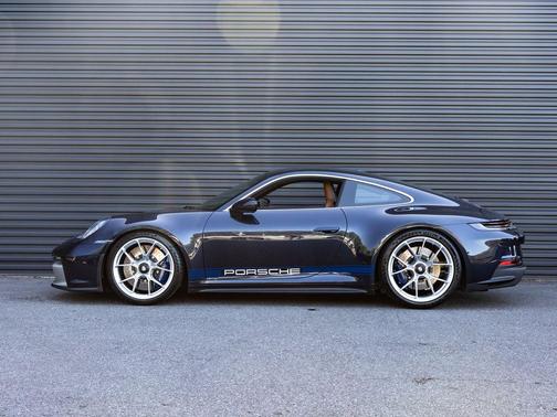Paint to Sample: Dark Sapphire Metallic 2022 Porsche 911 GT3