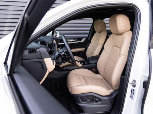 White 2025 Porsche Cayenne Cayenne