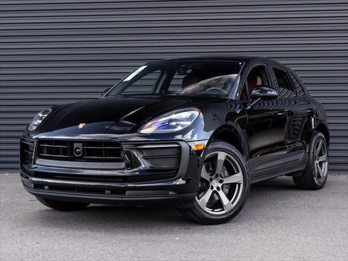 2025 Porsche Macan Base