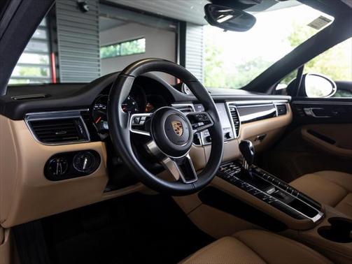 2018 Porsche Macan Base