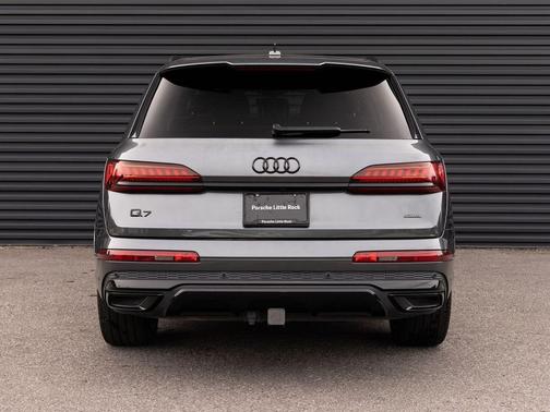 Daytona Gray Pearl Effect 2024 Audi Q7 55 Prestige