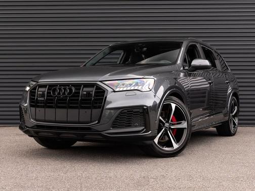 Daytona Gray Pearl Effect 2024 Audi Q7 55 Prestige