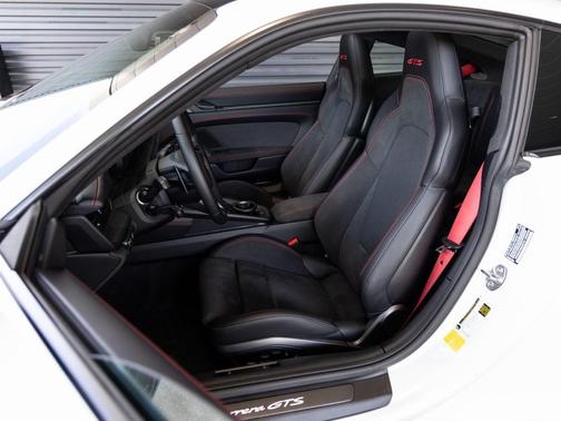 2025 Porsche 911 Carrera GTS