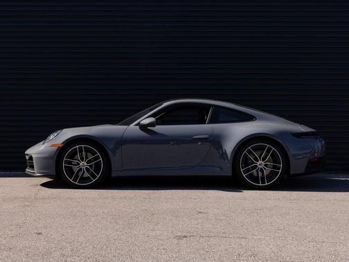2025 Porsche 911 Carrera