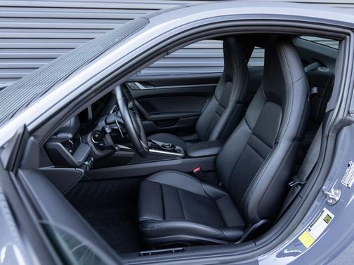 2025 Porsche 911 Carrera