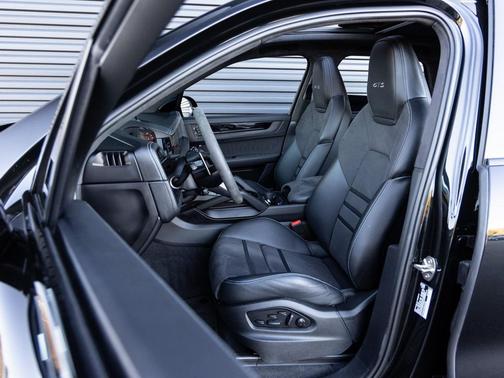 2025 Porsche Cayenne GTS