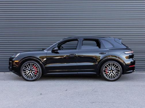 2025 Porsche Cayenne GTS