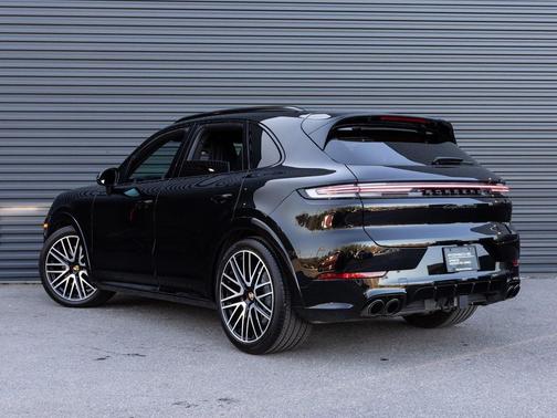 2025 Porsche Cayenne GTS