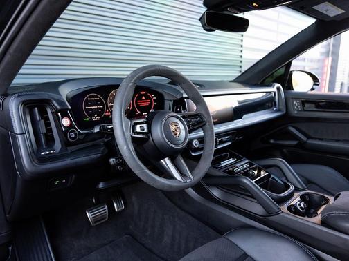 2025 Porsche Cayenne GTS