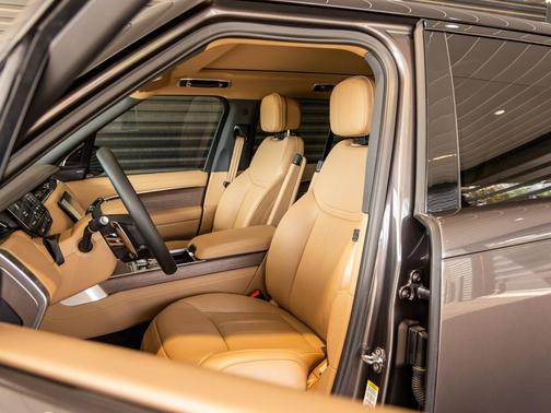 Black 2026 Land Rover Range Rover P550e SE