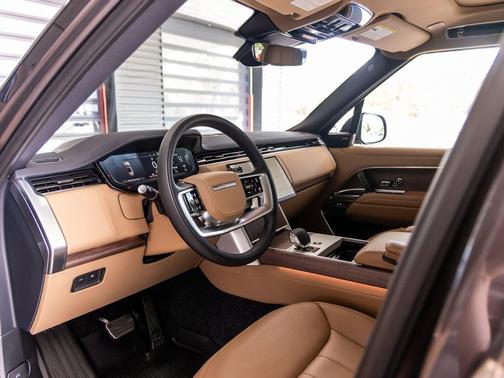 Black 2026 Land Rover Range Rover P550e SE