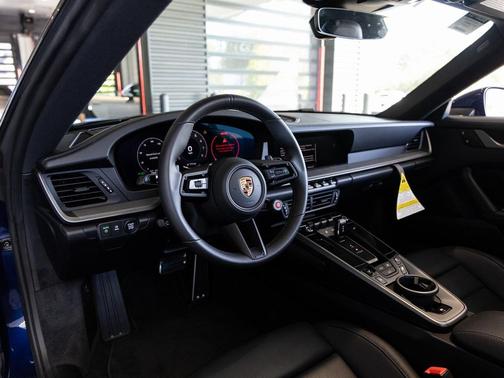 2025 Porsche 911 Carrera