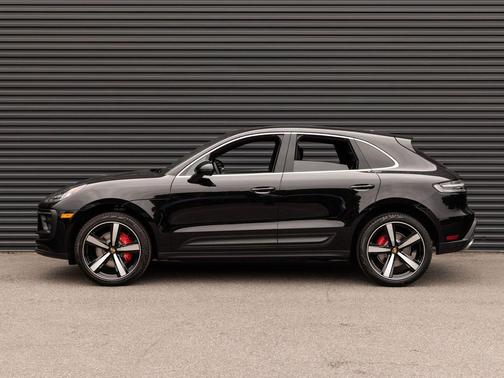 Jet Black Metallic 2026 Porsche Macan Macan