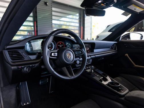 2024 Porsche 911 Carrera 4 GTS