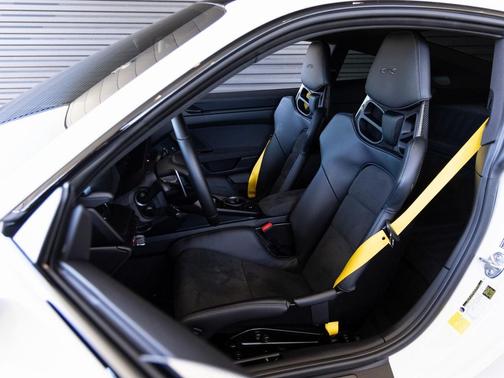 2024 Porsche 911 Carrera 4 GTS