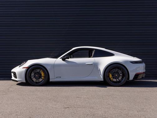 2024 Porsche 911 Carrera 4 GTS