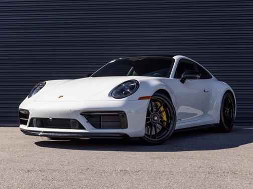2024 Porsche 911 Carrera 4 GTS