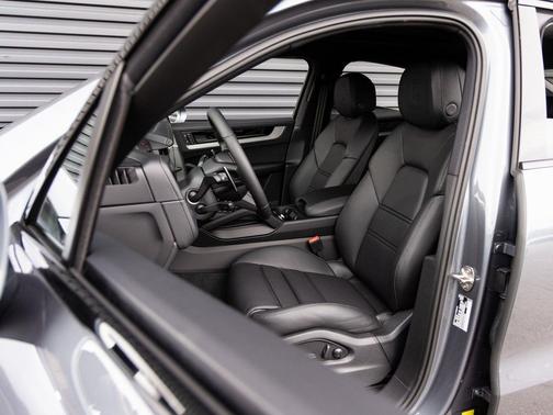 Platinum Silver Metallic 2026 Porsche Cayenne Cayenne S