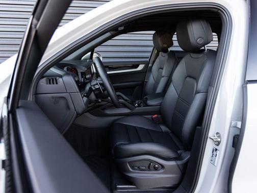 Chalk 2026 Porsche Cayenne Cayenne