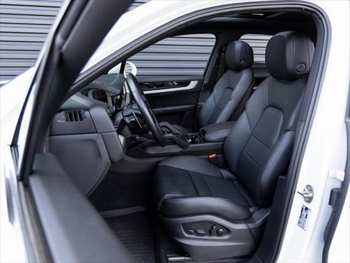 2024 Porsche Cayenne Base