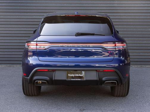 Gentian Blue Metallic 2026 Porsche Macan Macan