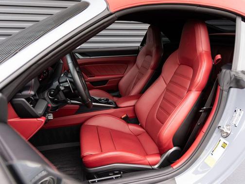 2024 Porsche 911 Carrera