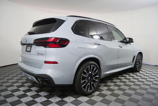 2024 BMW X5 M60i