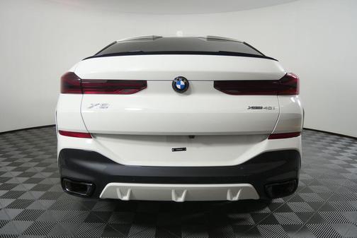 Alpine White 2027 BMW X6 xDrive40i