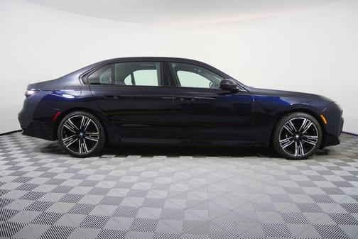2023 BMW 740 i