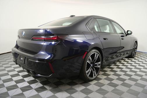 2023 BMW 740 i