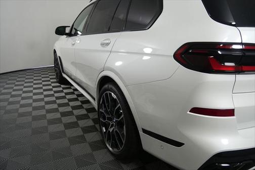2026 BMW X7 M60i