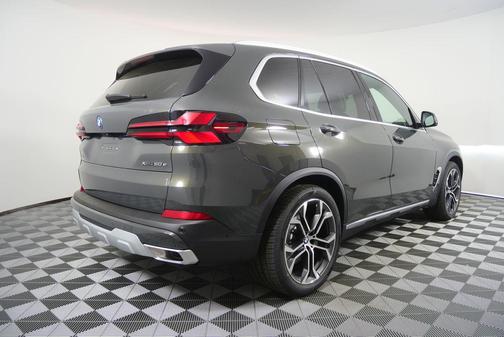 Dravit Grey Metallic 2026 BMW X5 PHEV xDrive50e