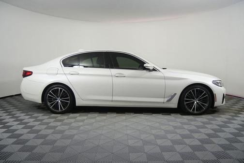 Mineral White Metallic 2021 BMW 530 xDrive